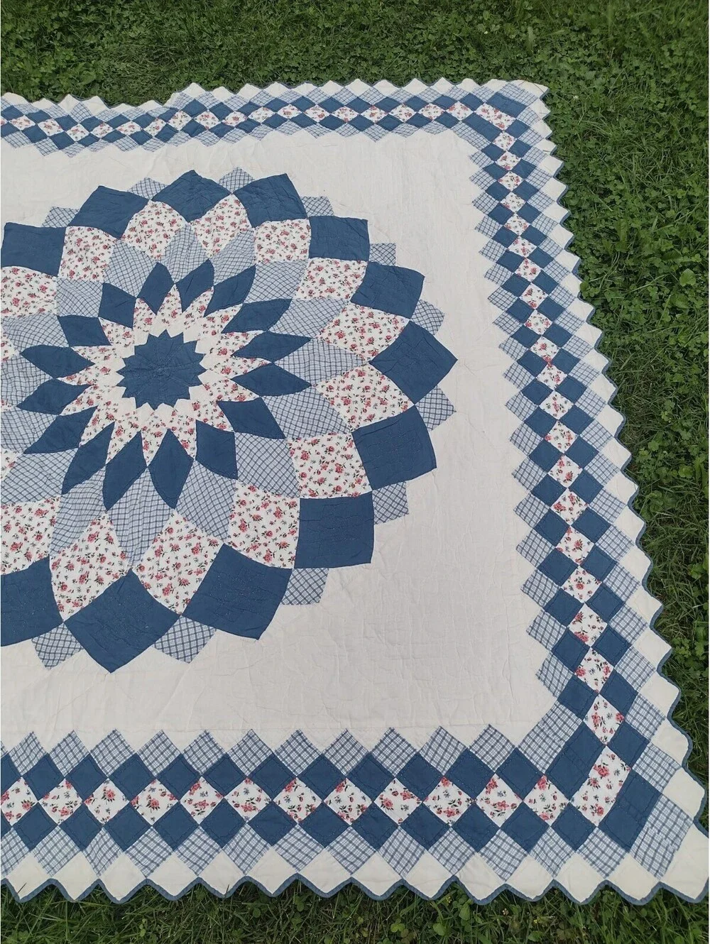 Vintage 80x80 Hand Quilted Floral Medallion Quilt Blue Cottagecore Full